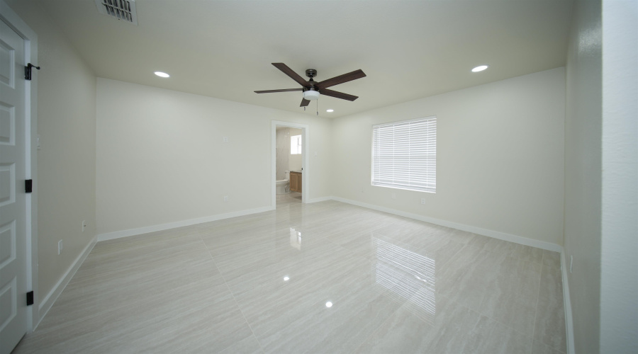 1936 Denmark Ln, Laredo, Texas 78045, 4 Bedrooms Bedrooms, 5 Rooms Rooms,2 BathroomsBathrooms,Residential,For Rent,1936 Denmark Ln,20264281