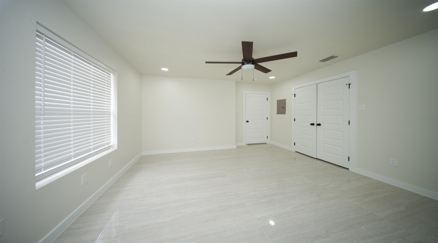 1936 Denmark Ln, Laredo, Texas 78045, 4 Bedrooms Bedrooms, 5 Rooms Rooms,2 BathroomsBathrooms,Residential,For Rent,1936 Denmark Ln,20264281