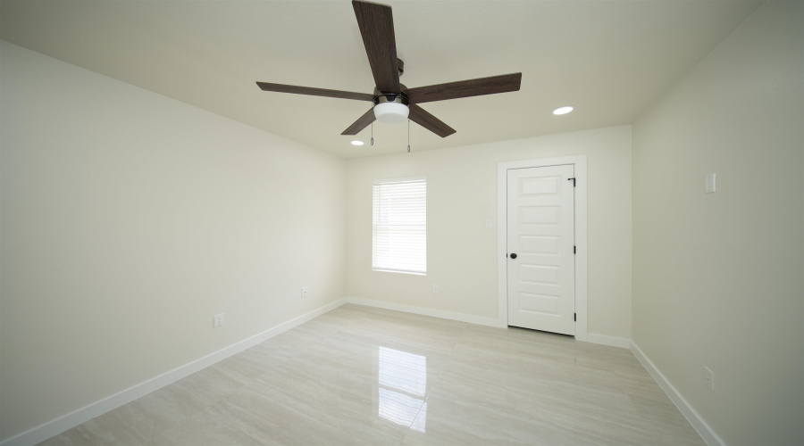 1936 Denmark Ln, Laredo, Texas 78045, 4 Bedrooms Bedrooms, 5 Rooms Rooms,2 BathroomsBathrooms,Residential,For Rent,1936 Denmark Ln,20264281