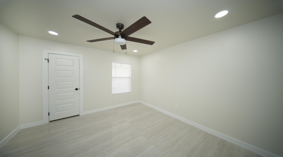 1936 Denmark Ln, Laredo, Texas 78045, 4 Bedrooms Bedrooms, 5 Rooms Rooms,2 BathroomsBathrooms,Residential,For Rent,1936 Denmark Ln,20264281