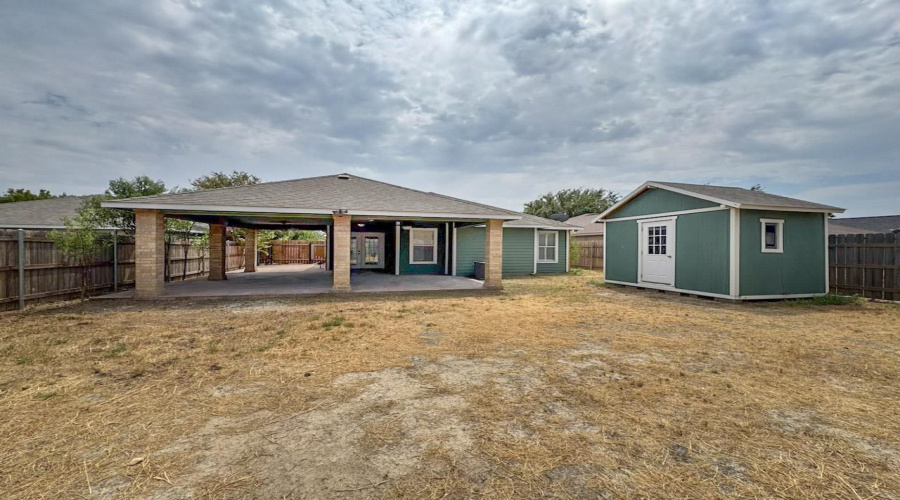 1936 Denmark Ln, Laredo, Texas 78045, 4 Bedrooms Bedrooms, 5 Rooms Rooms,2 BathroomsBathrooms,Residential,For Rent,1936 Denmark Ln,20264281