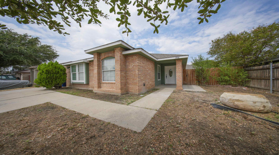 1936 Denmark Ln, Laredo, Texas 78045, 4 Bedrooms Bedrooms, 5 Rooms Rooms,2 BathroomsBathrooms,Residential,For Rent,1936 Denmark Ln,20264281