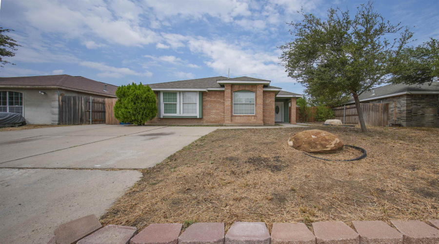 1936 Denmark Ln, Laredo, Texas 78045, 4 Bedrooms Bedrooms, 5 Rooms Rooms,2 BathroomsBathrooms,Residential,For Rent,1936 Denmark Ln,20264281