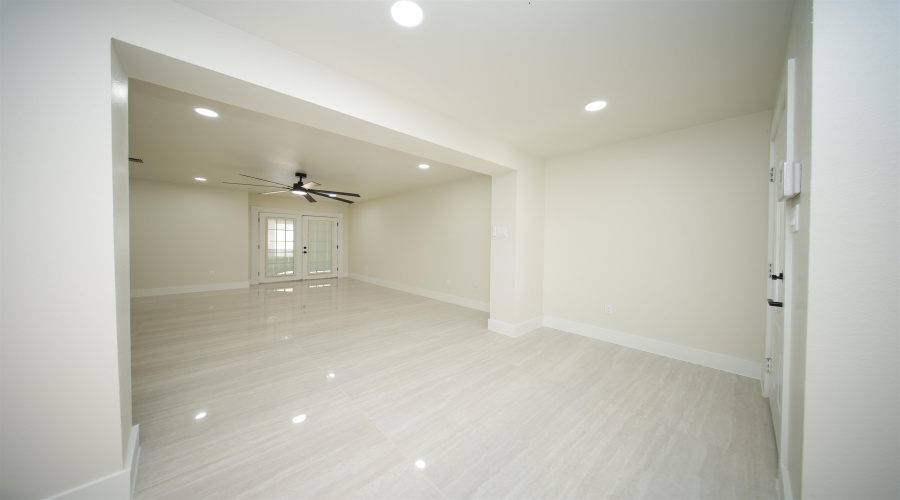 1936 Denmark Ln, Laredo, Texas 78045, 4 Bedrooms Bedrooms, 5 Rooms Rooms,2 BathroomsBathrooms,Residential,For Rent,1936 Denmark Ln,20264281