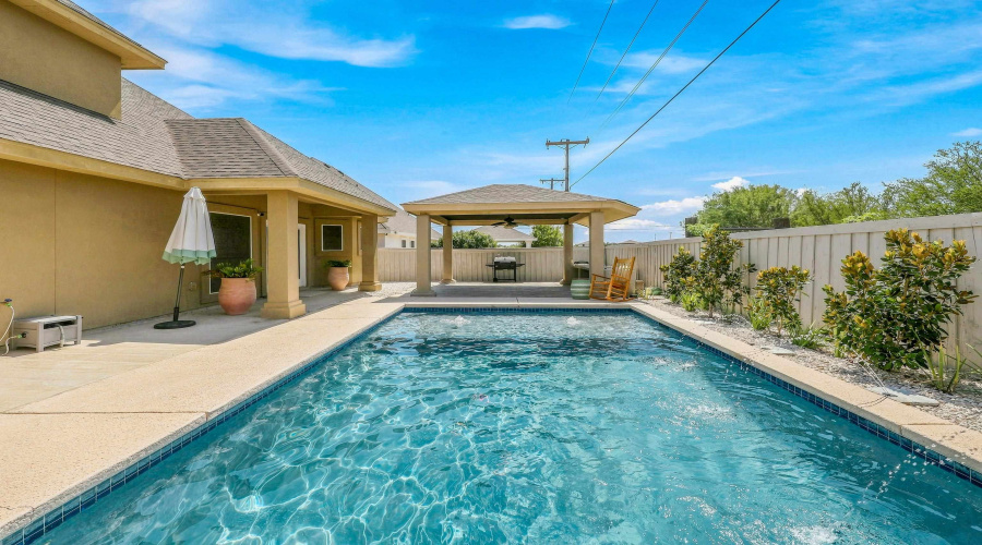 2327 Grisell Dr, Laredo, Texas 78041, 3 Bedrooms Bedrooms, 7 Rooms Rooms,2 BathroomsBathrooms,Residential,For Sale,2327 Grisell Dr,20264282