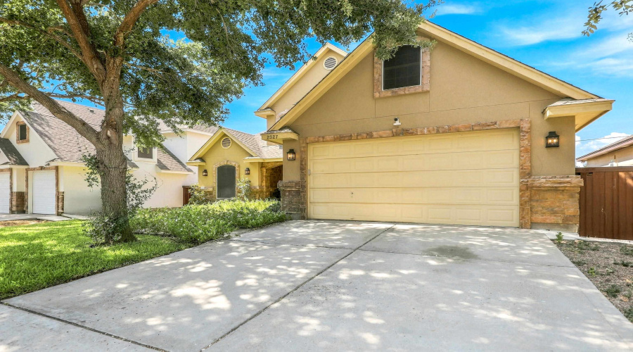 2327 Grisell Dr, Laredo, Texas 78041, 3 Bedrooms Bedrooms, 7 Rooms Rooms,2 BathroomsBathrooms,Residential,For Sale,2327 Grisell Dr,20264282