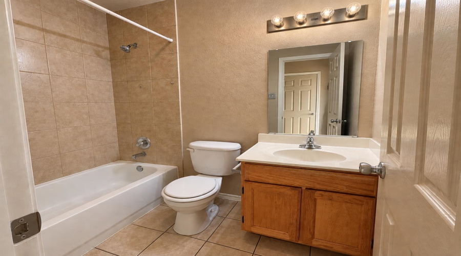 518 Gandara Dr, Laredo, Texas 78043, 3 Bedrooms Bedrooms, 5 Rooms Rooms,2 BathroomsBathrooms,Residential,For Rent,518 Gandara Dr,20264283