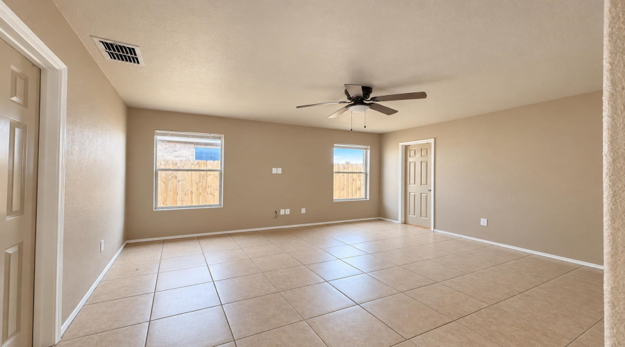 518 Gandara Dr, Laredo, Texas 78043, 3 Bedrooms Bedrooms, 5 Rooms Rooms,2 BathroomsBathrooms,Residential,For Rent,518 Gandara Dr,20264283