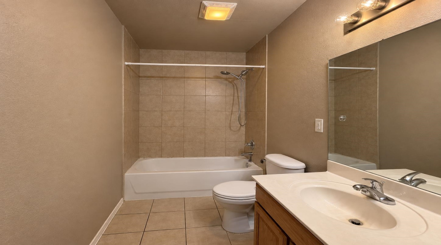 518 Gandara Dr, Laredo, Texas 78043, 3 Bedrooms Bedrooms, 5 Rooms Rooms,2 BathroomsBathrooms,Residential,For Rent,518 Gandara Dr,20264283