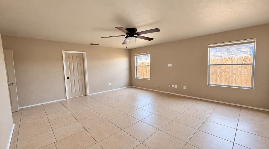 518 Gandara Dr, Laredo, Texas 78043, 3 Bedrooms Bedrooms, 5 Rooms Rooms,2 BathroomsBathrooms,Residential,For Rent,518 Gandara Dr,20264283