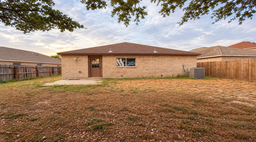 518 Gandara Dr, Laredo, Texas 78043, 3 Bedrooms Bedrooms, 5 Rooms Rooms,2 BathroomsBathrooms,Residential,For Rent,518 Gandara Dr,20264283