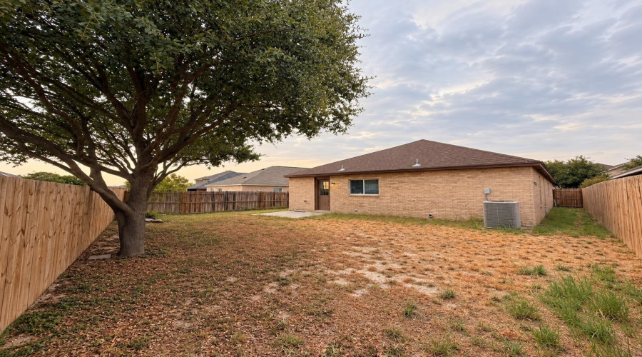 518 Gandara Dr, Laredo, Texas 78043, 3 Bedrooms Bedrooms, 5 Rooms Rooms,2 BathroomsBathrooms,Residential,For Rent,518 Gandara Dr,20264283