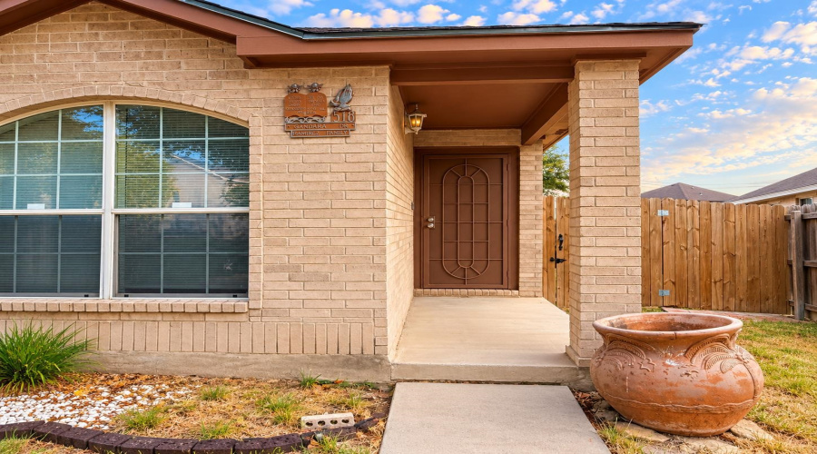 518 Gandara Dr, Laredo, Texas 78043, 3 Bedrooms Bedrooms, 5 Rooms Rooms,2 BathroomsBathrooms,Residential,For Rent,518 Gandara Dr,20264283