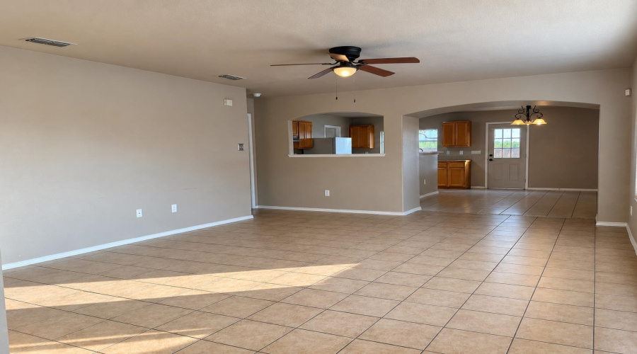518 Gandara Dr, Laredo, Texas 78043, 3 Bedrooms Bedrooms, 5 Rooms Rooms,2 BathroomsBathrooms,Residential,For Rent,518 Gandara Dr,20264283