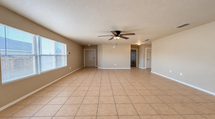 518 Gandara Dr, Laredo, Texas 78043, 3 Bedrooms Bedrooms, 5 Rooms Rooms,2 BathroomsBathrooms,Residential,For Rent,518 Gandara Dr,20264283