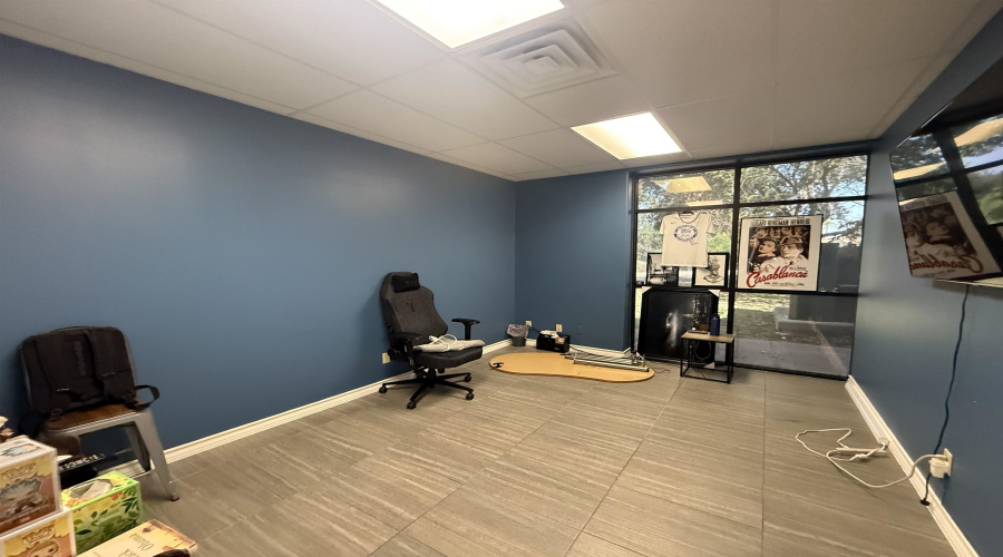 6010 McPherson Rd, Laredo, Texas 78041-0000, 1 Room Rooms,1 BathroomBathrooms,Commercial retail/office,For Rent,6010 McPherson Rd,20264290