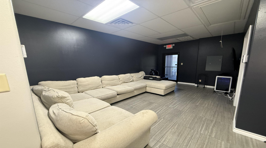 6010 McPherson Rd, Laredo, Texas 78041-0000, 1 Room Rooms,1 BathroomBathrooms,Commercial retail/office,For Rent,6010 McPherson Rd,20264290