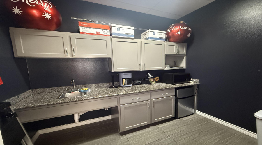 6010 McPherson Rd, Laredo, Texas 78041-0000, 1 Room Rooms,1 BathroomBathrooms,Commercial retail/office,For Rent,6010 McPherson Rd,20264290