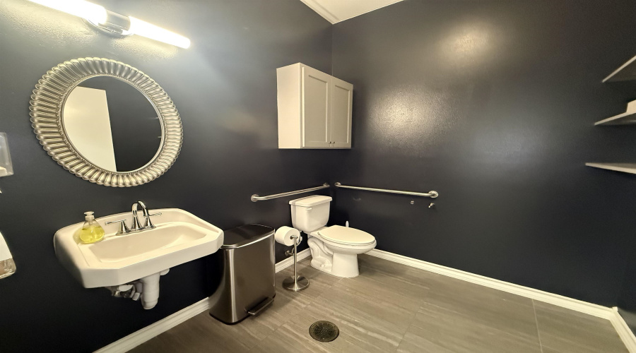 6010 McPherson Rd, Laredo, Texas 78041-0000, 1 Room Rooms,1 BathroomBathrooms,Commercial retail/office,For Rent,6010 McPherson Rd,20264290