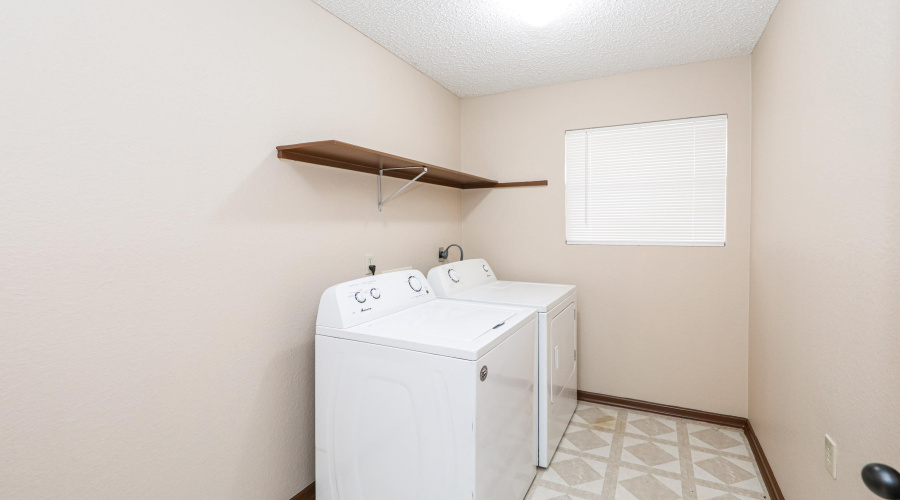 6101 Ruger Dr, Laredo, Texas 78043, 3 Bedrooms Bedrooms, 6 Rooms Rooms,3 BathroomsBathrooms,Residential,For Rent,6101 Ruger Dr,20264289