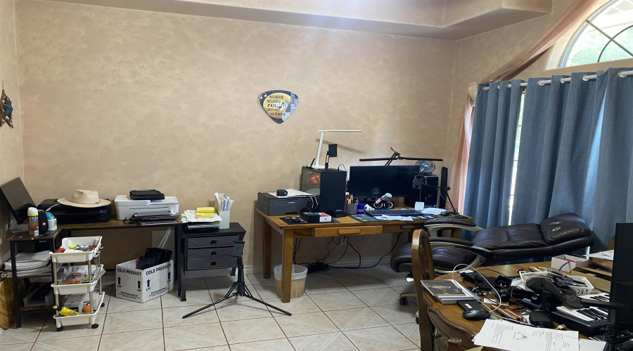 8909 Southern Oaks Lp, Laredo, Texas 78045-8039, 3 Bedrooms Bedrooms, 6 Rooms Rooms,3 BathroomsBathrooms,Residential,For Sale,8909 Southern Oaks Lp,20264294