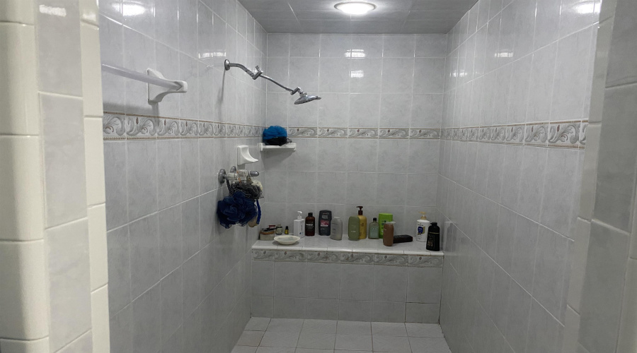 8909 Southern Oaks Lp, Laredo, Texas 78045-8039, 3 Bedrooms Bedrooms, 6 Rooms Rooms,3 BathroomsBathrooms,Residential,For Sale,8909 Southern Oaks Lp,20264294