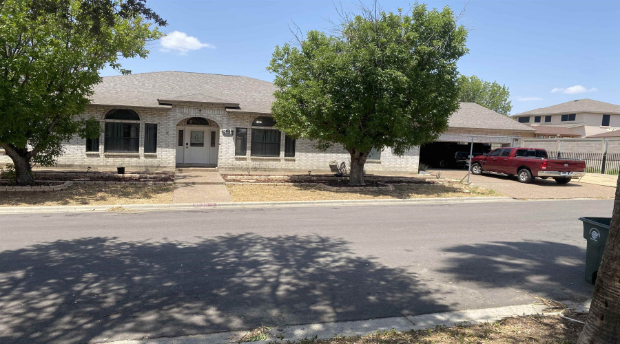 8909 Southern Oaks Lp, Laredo, Texas 78045-8039, 3 Bedrooms Bedrooms, 6 Rooms Rooms,3 BathroomsBathrooms,Residential,For Sale,8909 Southern Oaks Lp,20264294