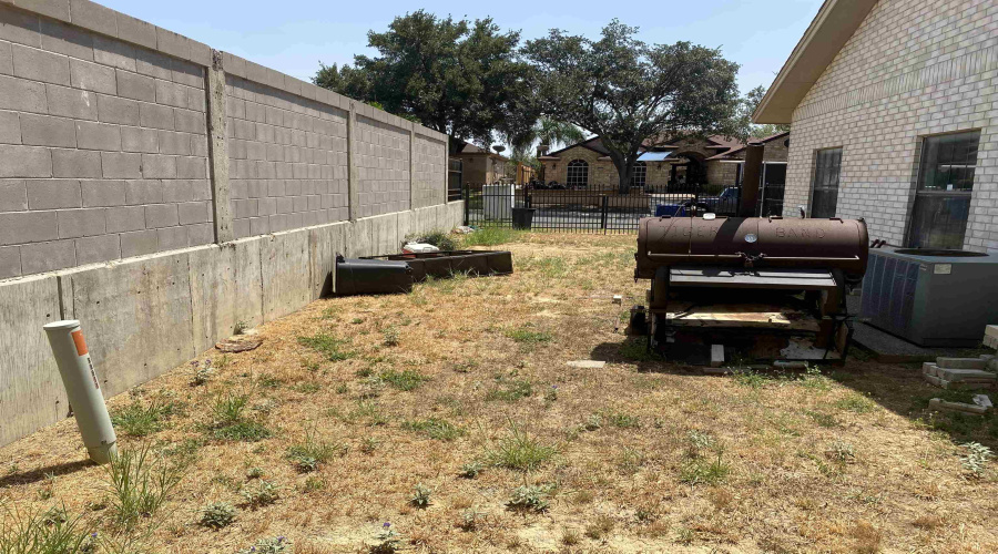 8909 Southern Oaks Lp, Laredo, Texas 78045-8039, 3 Bedrooms Bedrooms, 6 Rooms Rooms,3 BathroomsBathrooms,Residential,For Sale,8909 Southern Oaks Lp,20264294
