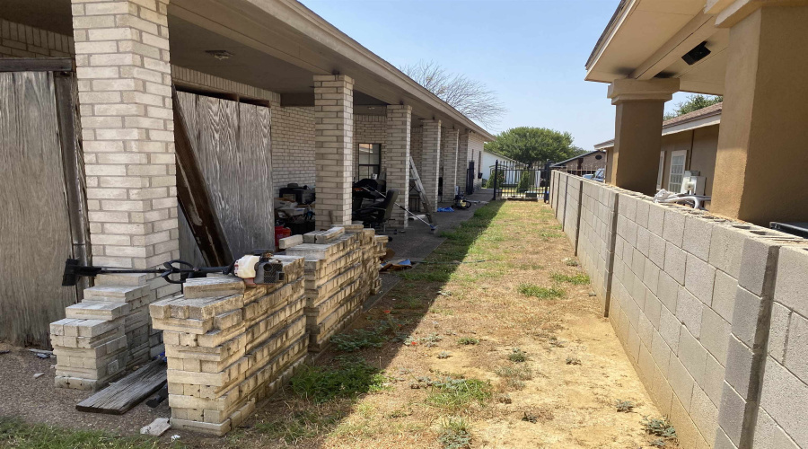 8909 Southern Oaks Lp, Laredo, Texas 78045-8039, 3 Bedrooms Bedrooms, 6 Rooms Rooms,3 BathroomsBathrooms,Residential,For Sale,8909 Southern Oaks Lp,20264294