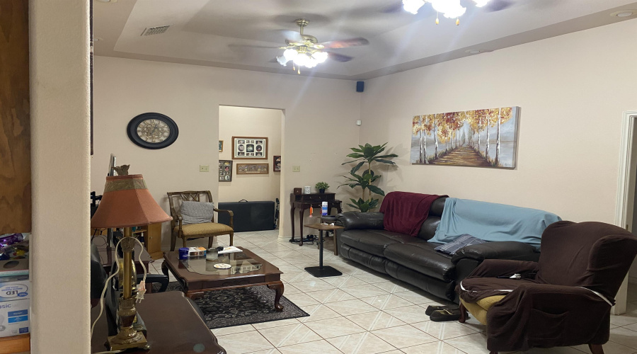 8909 Southern Oaks Lp, Laredo, Texas 78045-8039, 3 Bedrooms Bedrooms, 6 Rooms Rooms,3 BathroomsBathrooms,Residential,For Sale,8909 Southern Oaks Lp,20264294