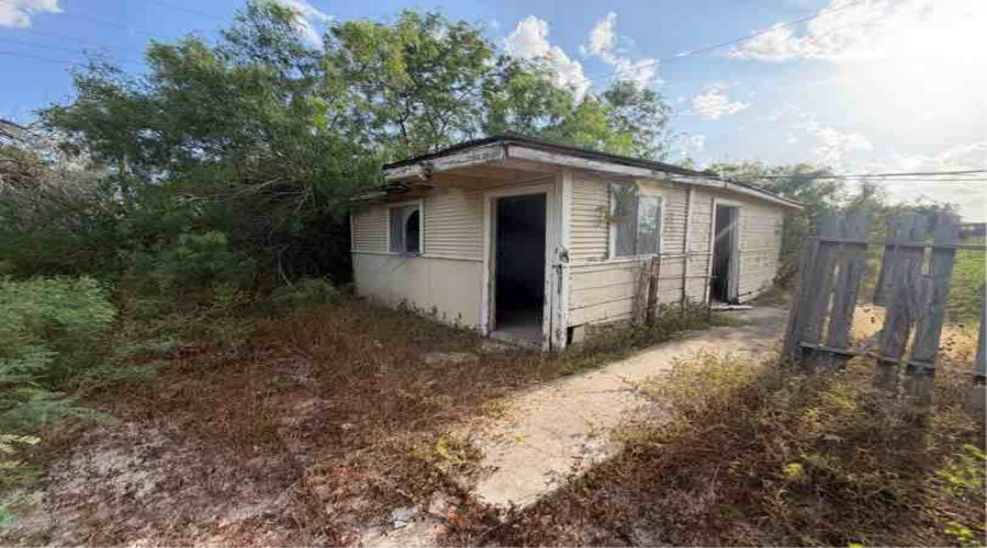 305 Parklane St., Freer, Texas 78357, 3 Bedrooms Bedrooms, 6 Rooms Rooms,2 BathroomsBathrooms,Residential,For Sale,305 Parklane St.,20264296