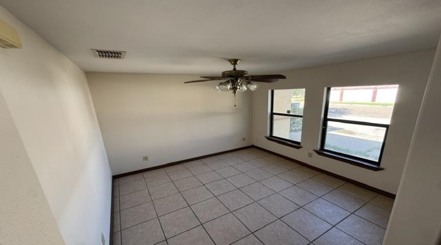 516 Everest Ct, Laredo, Texas 78043, 3 Bedrooms Bedrooms, 10 Rooms Rooms,2 BathroomsBathrooms,Residential,For Sale,516 Everest Ct,20264297