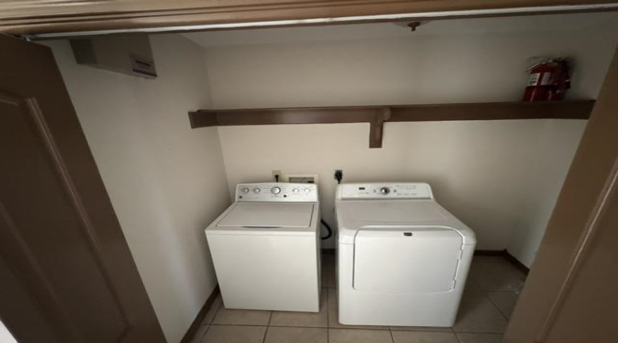 516 Everest Ct, Laredo, Texas 78043, 3 Bedrooms Bedrooms, 10 Rooms Rooms,2 BathroomsBathrooms,Residential,For Sale,516 Everest Ct,20264297