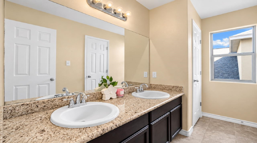 108 Majestic Palm Dr., LAREDO, Texas 78045, 4 Bedrooms Bedrooms, 9 Rooms Rooms,3 BathroomsBathrooms,Residential,For Sale,108 Majestic Palm Dr.,20264301