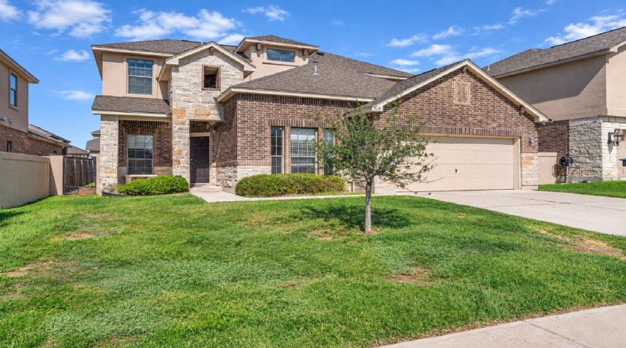 108 Majestic Palm Dr., LAREDO, Texas 78045, 4 Bedrooms Bedrooms, 9 Rooms Rooms,3 BathroomsBathrooms,Residential,For Sale,108 Majestic Palm Dr.,20264301
