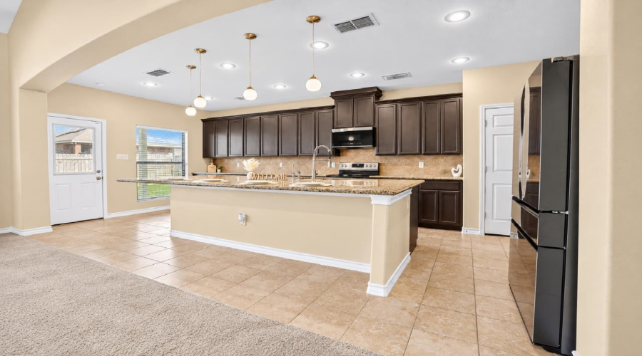 108 Majestic Palm Dr., LAREDO, Texas 78045, 4 Bedrooms Bedrooms, 9 Rooms Rooms,3 BathroomsBathrooms,Residential,For Sale,108 Majestic Palm Dr.,20264301