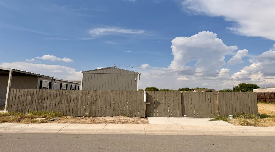 720 BIGLEAF DR., Laredo, Texas 78041, 3 Bedrooms Bedrooms, 5 Rooms Rooms,2 BathroomsBathrooms,Residential,For Rent,720 BIGLEAF DR.,20264304