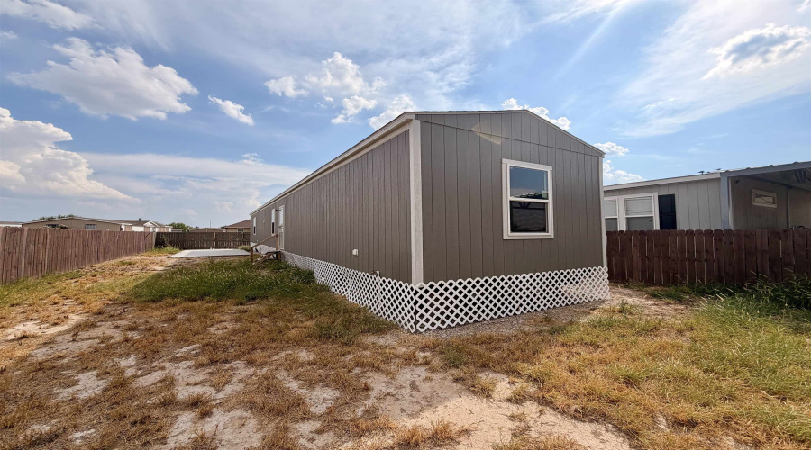 720 BIGLEAF DR., Laredo, Texas 78041, 3 Bedrooms Bedrooms, 5 Rooms Rooms,2 BathroomsBathrooms,Residential,For Rent,720 BIGLEAF DR.,20264304