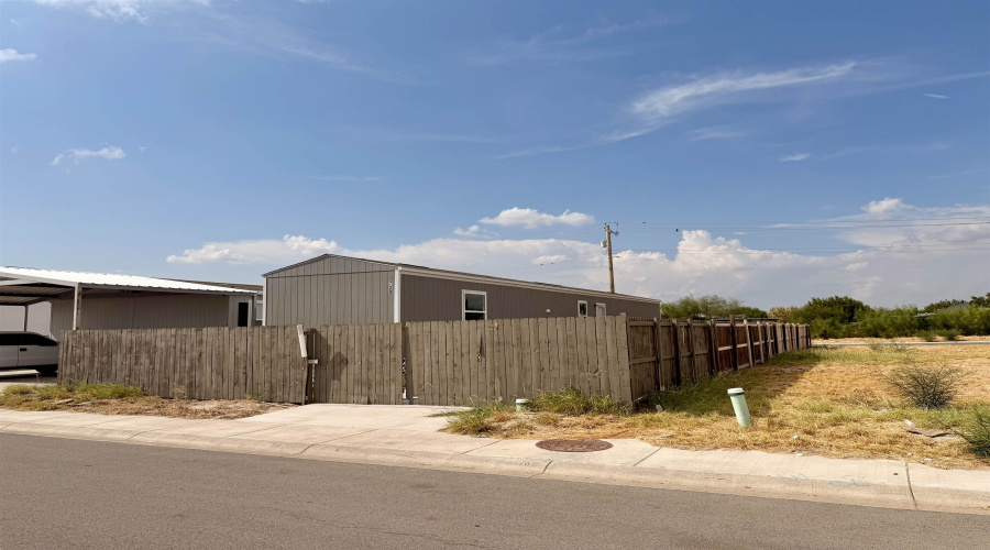 720 BIGLEAF DR., Laredo, Texas 78041, 3 Bedrooms Bedrooms, 5 Rooms Rooms,2 BathroomsBathrooms,Residential,For Rent,720 BIGLEAF DR.,20264304