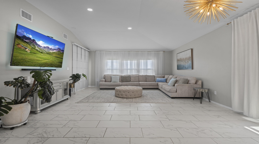 1425 Sambar Lp, Laredo, Texas 78045, 5 Bedrooms Bedrooms, 5 Rooms Rooms,2 BathroomsBathrooms,Residential,For Sale,1425 Sambar Lp,20264305