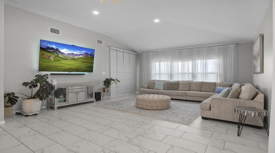 1425 Sambar Lp, Laredo, Texas 78045, 5 Bedrooms Bedrooms, 5 Rooms Rooms,2 BathroomsBathrooms,Residential,For Sale,1425 Sambar Lp,20264305