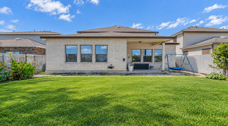 1425 Sambar Lp, Laredo, Texas 78045, 5 Bedrooms Bedrooms, 5 Rooms Rooms,2 BathroomsBathrooms,Residential,For Sale,1425 Sambar Lp,20264305