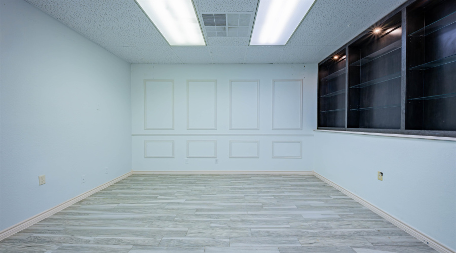 5918 McPherson Rd, Laredo, Texas 78041, 1 Room Rooms,1 BathroomBathrooms,Commercial retail/office,For Sale,5918 McPherson Rd,20264312