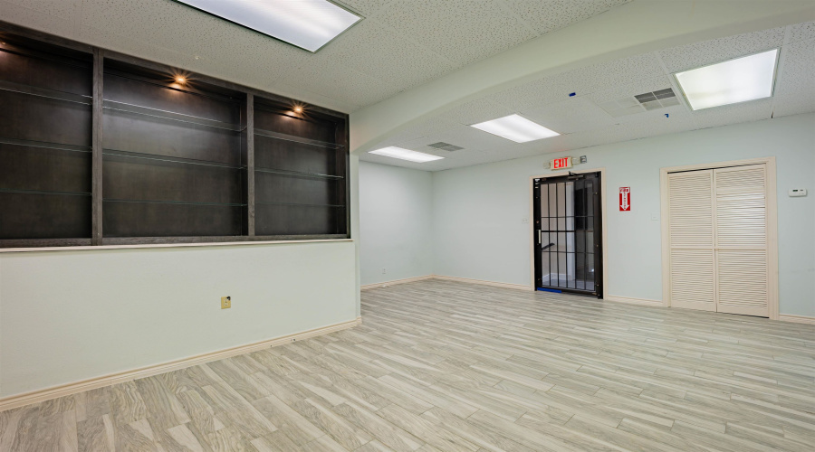 5918 McPherson Rd, Laredo, Texas 78041, 1 Room Rooms,1 BathroomBathrooms,Commercial retail/office,For Sale,5918 McPherson Rd,20264312