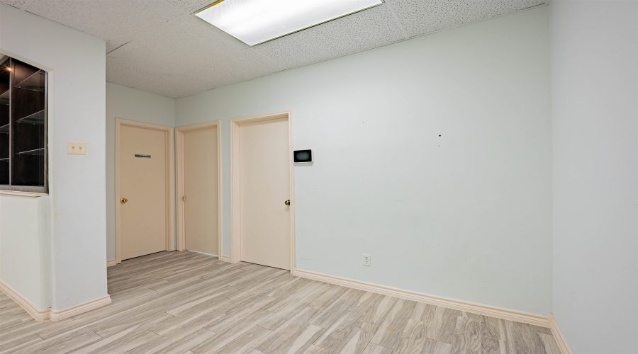 5918 McPherson Rd, Laredo, Texas 78041, 1 Room Rooms,1 BathroomBathrooms,Commercial retail/office,For Sale,5918 McPherson Rd,20264312