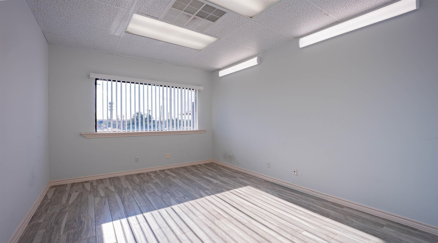 5918 McPherson Rd, Laredo, Texas 78041, 1 Room Rooms,1 BathroomBathrooms,Commercial retail/office,For Sale,5918 McPherson Rd,20264312