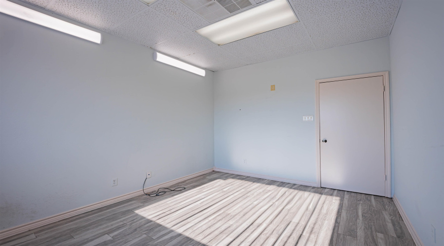 5918 McPherson Rd, Laredo, Texas 78041, 1 Room Rooms,1 BathroomBathrooms,Commercial retail/office,For Sale,5918 McPherson Rd,20264312