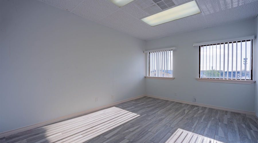 5918 McPherson Rd, Laredo, Texas 78041, 1 Room Rooms,1 BathroomBathrooms,Commercial retail/office,For Sale,5918 McPherson Rd,20264312