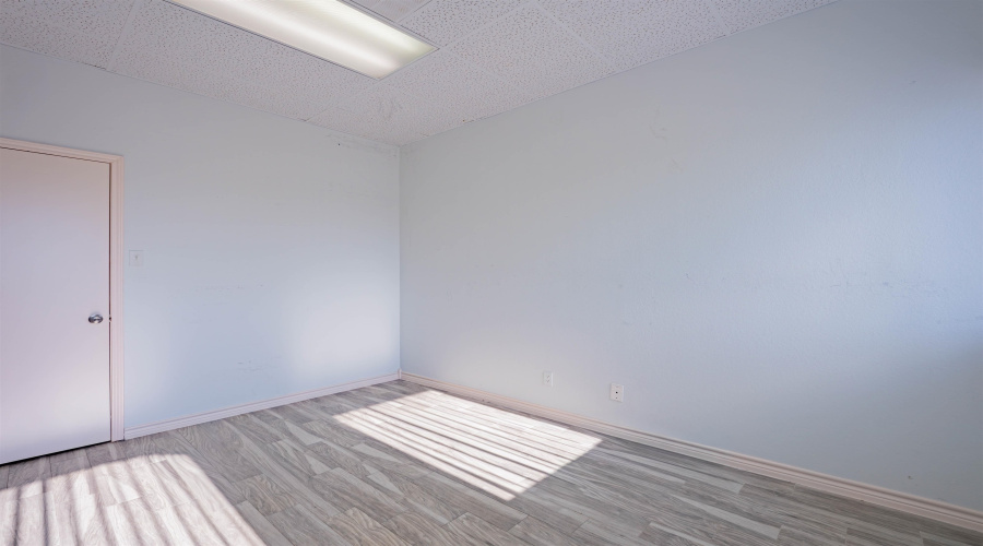 5918 McPherson Rd, Laredo, Texas 78041, 1 Room Rooms,1 BathroomBathrooms,Commercial retail/office,For Sale,5918 McPherson Rd,20264312