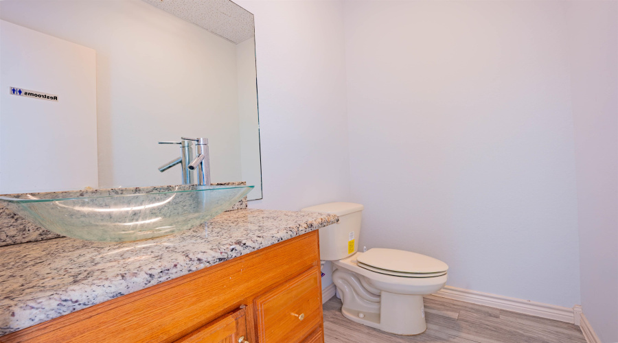 5918 McPherson Rd, Laredo, Texas 78041, 1 Room Rooms,1 BathroomBathrooms,Commercial retail/office,For Sale,5918 McPherson Rd,20264312
